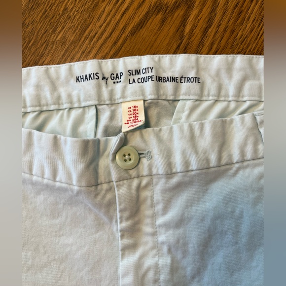 Women’s Gap khakis. - Picture 4 of 8